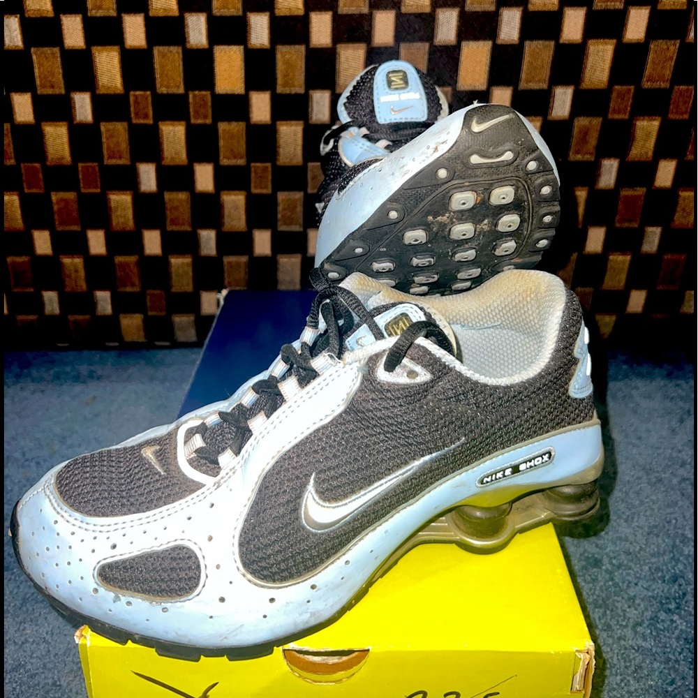 NIKE monster Shox  GS 👟  size 7 blue metallic